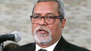 সিইসির বিরুদ্ধে দুদকে অভিযোগ দাখিল