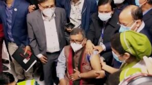 টিকা নিলেন স্বাস্থ্য, কৃষি ও প্রযুক্তিমন্ত্রী