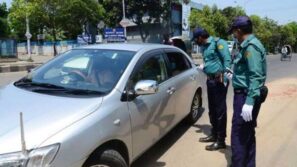 লকডাউনের প্রথম দিনে চিকিৎসক-নার্সদের বাধা, জরিমানা