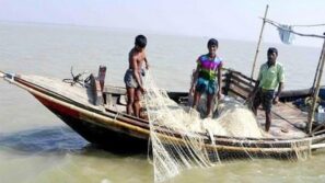 মধ্যরাত থেকে ইলিশ ধরা সম্পূর্ণ নিষেধ