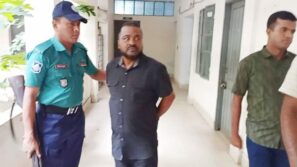 বিএম কলেজশিক্ষককে মারধর: সন্ত্রাসী মামুন গ্রেপ্তার