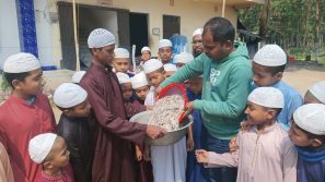 বাবুগঞ্জে বিপুল পরিমাণ জাটকা জব্দ: এয়াতিম ও গরীব মানুষের মাঝে বিতরন