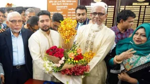 আমাকে ‘স্যার’ বলার দরকার নেই, আমি আপনাদের ভাই: নাহিদ