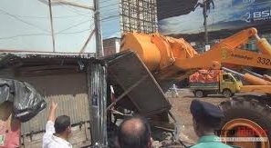 বরিশালে দেড়শ অবৈধ স্থাপনা উচ্ছেদ করলো বিসিসি