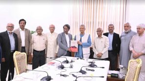 জুলাই সনদ বাস্তবায়নের সুপারিশমালা প্রধান উপদেষ্টার কাছে হস্তান্তর