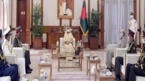 প্রধানমন্ত্রীর সাথে তিন বাহিনী প্রধানদের সাক্ষাৎ