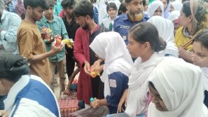 বাবুগঞ্জে পরীক্ষার্থীদের  মাঝে ছাত্রদলের  জুস ও কেক বিতরণ