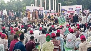 তিন দাবিতে শহীদ মিনারে চলছে প্রাথমিকের শিক্ষকদের মহাসমাবেশ