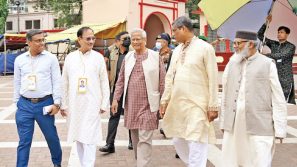 ধর্ম-দল-মত নির্বিশেষে সবাই মিলে আমরা এক পরিবার : প্রধান উপদেষ্টা