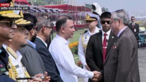 কুচকাওয়াজে যোগ দিয়েছেন রাষ্ট্রপতি-প্রধানমন্ত্রী