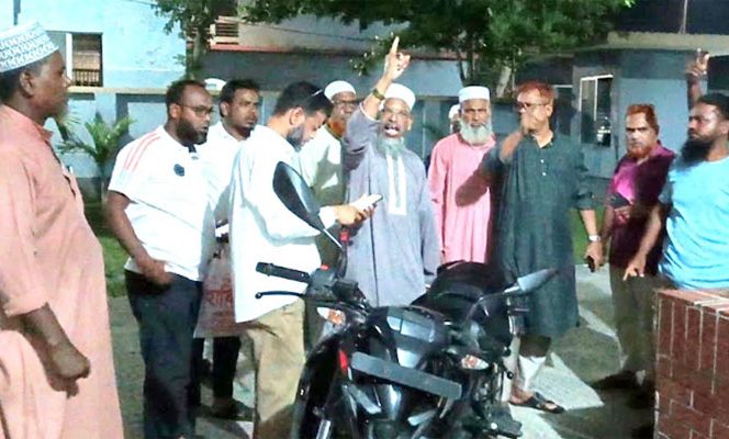 পাবনায় জামায়াত নেতাকে কুপিয়ে আহত, থানায় এমপির বিক্ষোভ
