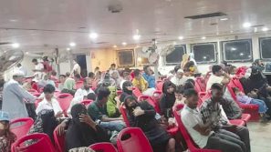 সন্দ্বীপে ৩০০ যাত্রী নিয়ে ডুবোচরে আটকে গেলো ফেরি